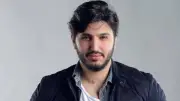 نجل فضل شاكر يطالب بالحرية والعدالة لوالده مع تدهور صحته