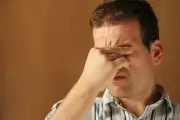 عادات صيفية شائعة تدمر صحة عينيك دون أن تدري.. احذرها