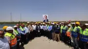 وزير النقل ومحافظ أسوان يتفقدان محور دراو لربط مناطق التنمية غرب النيل