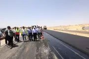 وزير النقل: طريق الصعيد الصحراوي الغربي جزء من محور القاهرة كيب تاون