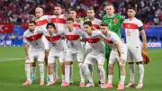 لاعب تركي يثير الجدل بتدخينه في فندق البعثة قبل مواجهة أستراليا بكأس العالم 2026