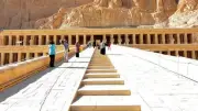 ترحيل بلوجر أمريكي وصديقته ومنعهما من دخول مصر بعد تصويرهما في الأقصر