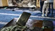 هجمات المستوطنين على المساجد: حرق وتدنيس في الضفة الغربية بدعم حكومي