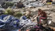 إصابة امرأة برصاص الاحتلال في خان يونس واستهداف نازحين جنوب غزة