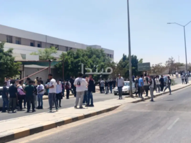 الانجليزي يثير الجدل: طلاب الثانوية العامة بين الارتياح والشكوى من صعوبة الامتحان