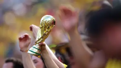 المدرب الـ15 يسقط في المونديال.. بروس يعتزل التدريب الرئيسي