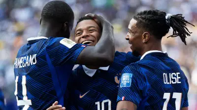 3 لاعبين فرنسيين مهددون بالإيقاف أمام المغرب في ربع نهائي كأس العالم 2026