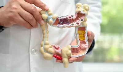 7 عادات يومية تضر بصحة الأمعاء وتظنها مفيدة