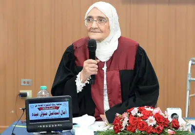 باحثة 83 عامًا تناقش رسالة دكتوراه بآداب المنصورة.. الشيخوخة النشطة