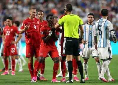 أحمد شوبير غاضب بعد طرد لاعب سويسرا أمام الأرجنتين بكأس العالم 2026