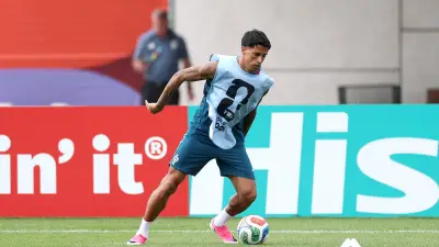 كانسيلو يرفض البقاء في الهلال ويتمسك بالعودة إلى برشلونة