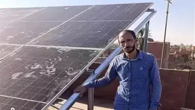 مواطن في المنيا يؤسس محطة طاقة شمسية فوق منزله ويوفر فواتير الكهرباء