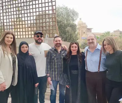 إلهام شاهين تحتفل بانتهاء تصوير فيلم الحافي بحضور نجوم الفن