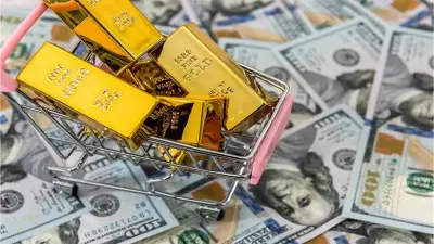 الدولار يتراجع والذهب يحقق أول مكاسب أسبوعية منذ 5 أسابيع