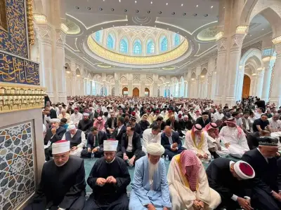 مفتي الجمهورية يؤدي صلاة الجمعة بمسجد الإمام البخاري في أوزبكستان