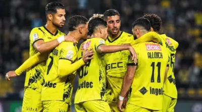 المغرب الفاسي يتوج بلقب الدوري المغربي بعد انتظار 15 عامًا