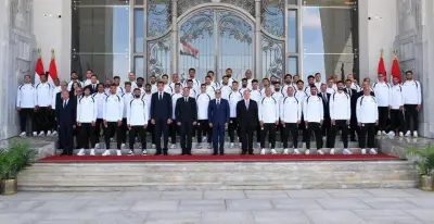 السيسي للاعبي المنتخب: باسم المصريين نعبر عن فخرنا واعتزازنا بكم