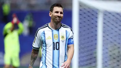 فيديو يظهر سبيد يحاول تشتيت ميسي قبل إهدار ركلة الجزاء أمام مصر في كأس العالم 2026