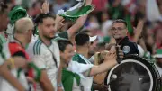 فيديو صادم: مشجع جزائري يتعرض لضرب مبرح بسبب مباراة المغرب