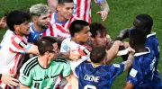 اشتباكات بين لاعبي فرنسا وباراجواي بسبب تدخل عنيف في كأس العالم 2026