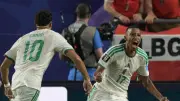 حفيظ دراجي يثني على لاعبي الجزائر لتكريمهم الطفل وسيم بعد اعتداء بوسطن