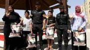 الداخلية تشارك المواطنين الاحتفال بذكرى 30 يونيو وتوزع الهدايا