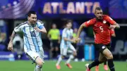 ميسي يحطم رقمه القياسي ويقود الأرجنتين لفوز درامي على مصر 3-2