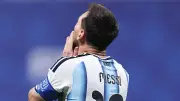 ميسي يهدر ركلة جزاء أمام مصر ويقترب من رقم رونالدو السلبي