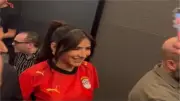 مي عمر ترتدي تيشيرت منتخب مصر في عرض شمشون ودليلة