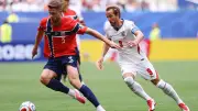 ملعب ميامي يشهد أول تكريم رسمي من الفيفا لنجم جنوب أفريقيا الراحل جايدن آدامز