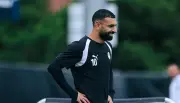 كوب محمد صلاح يشعل مواقع التواصل: تعرف على فوائد وأضرار المياه الفوارة