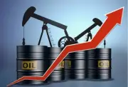 العقود الآجلة للخام الأمريكي ترتفع بأكثر من 3% وسط مخاوف التصعيد بين واشنطن وطهران